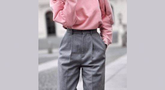 OOTD celana abu abu dengan atasan merah muda