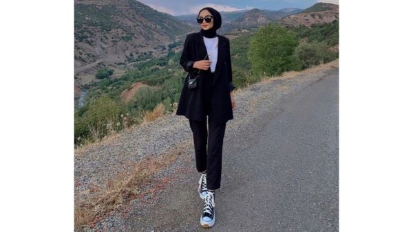 outfit hijab hitam putih 